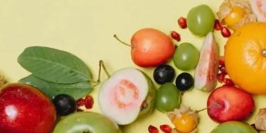 Conheça 7 bebidas detox para tomar assim que acordar