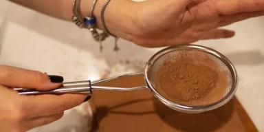 Benefícios do cacau em pó que vão muito além do sabor