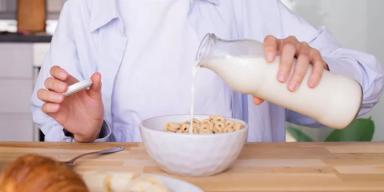 Quem não tem intolerância pode consumir leite sem lactose?