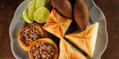 Esfiha fechada ou Esfha aberta: qual a sua favorita? Esfiha fechada ou Esfha aberta: qual a sua favorita?