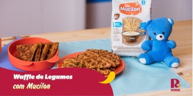 Fotografia de bancada com bowl laranja e waffle de legumes dentro