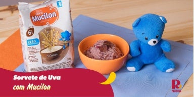 Fotografia de bancada com um bowl laranja com sorvete dentro