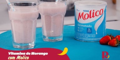 Fotografia de uma vitamina de morango