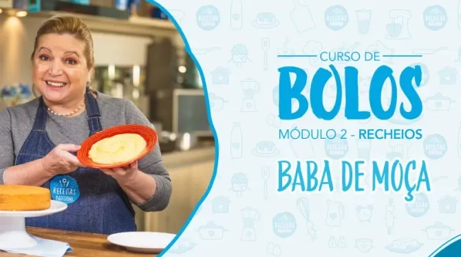 Imagem de uma mulher de avental jeans azul segurando um prato vermelho com um creme e os dizeres do curso ao lado direito