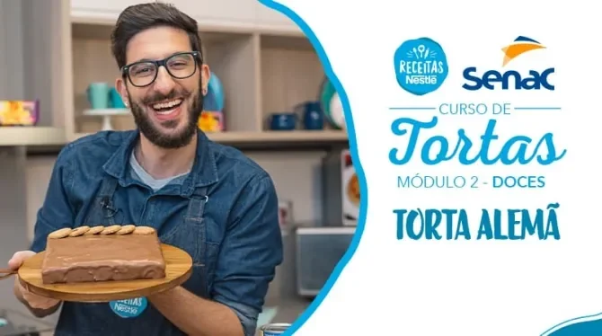 Montagem com a imagem de uma chefe com uniforme branco à esquerda e à direita o título da aula de torta alemã