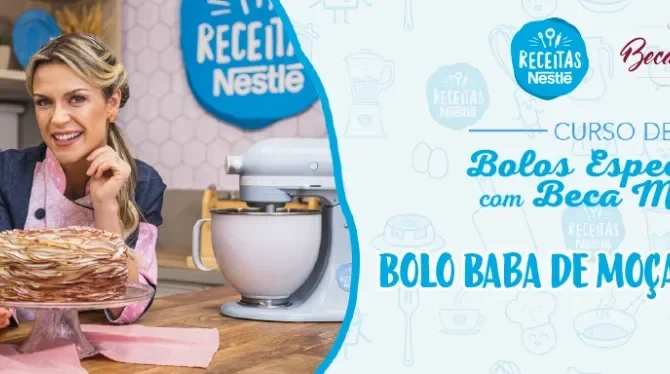 Montagem com a imagem da chef com o bolo à esquerda e à direita o título da aula