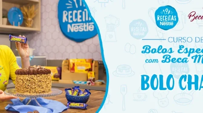 Montagem com a imagem da chef com o bolo à esquerda e à direita o títulMontagem com a imagem da chef com o bolo à eo da aula.