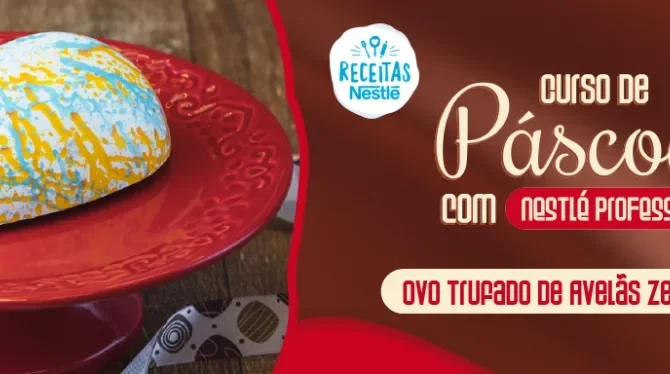  Montagem com a imagem da receita de páscoa à esquerda, atrás de uma bancada com receitas, com o nome do curso à direita e os