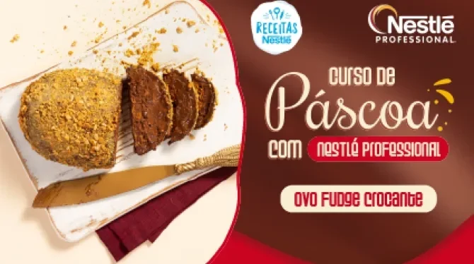  Montagem com a imagem da receita de páscoa à esquerda, atrás de uma bancada com receitas, com o nome do curso à direita e os
