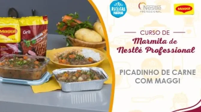 Montagem com a imagem de um rapaz loiro à esquerda, atrás de uma bancada com receitas, com o nome do curso à direita e os lo