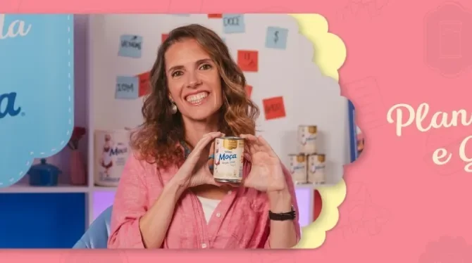 Foto central com a imagem da apresentadora do curso segurando uma lata de Leite Moça e logo abaixo o título da aula
