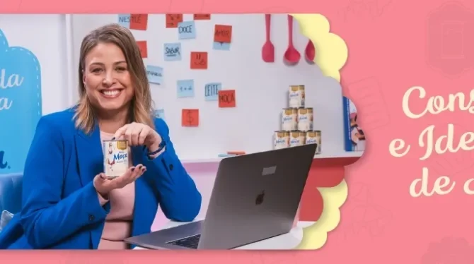 Foto central com a imagem da apresentadora do curso segurando uma lata de Leite Moça e logo abaixo o título da aula