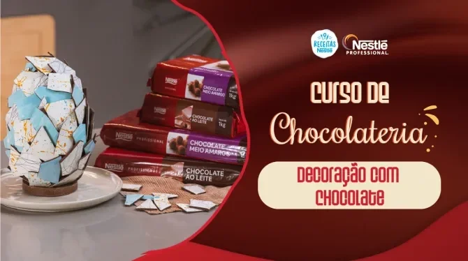 Imagem com a foto da receita à esquerda e o título do curso à direita com os logos no topo