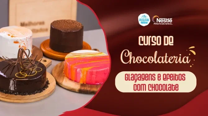 Imagem com a foto da receita à esquerda e o título do curso à direita com os logos no topo