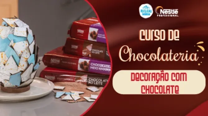 Imagem com a foto da receita à esquerda e o título do curso à direita com os logos no topo
