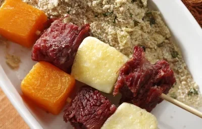 espetinho-brasileiro-com-farofa-receitas-nestle espetinho-brasileiro-com-farofa-receitas-nestle