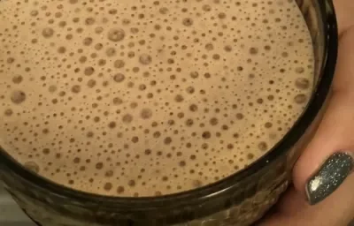 Foto da receita de shake fit da vovó servida em uma taça de vidro Foto da receita de shake fit da vovó servida em uma taça de vidro