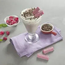 Milkshake-com-KitKat-Raspberry-Receitas-Nestlé
