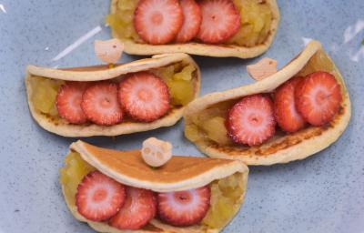 panquequinha-sem-açucar-abacaxi-morango-Receitas-NESTLÉ panquequinha-sem-açucar-abacaxi-morango-Receitas-NESTLÉ