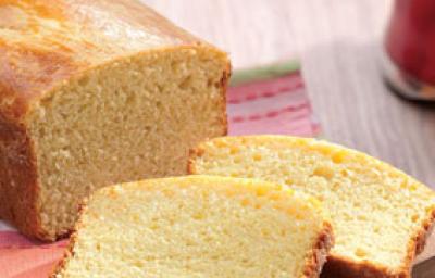 foto tirada de uma pão e duas fatias. foto tirada de uma pão e duas fatias.