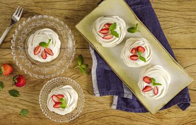 pavlova-iogurte-grego-morango-receitas-nestle