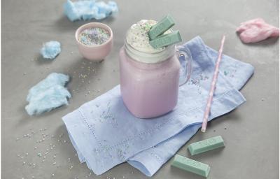 milkshake-com-kitkat-cotton-candy-Receitas-NESTLÉ