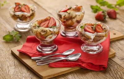 Taça-de-Panettone-Zero-Adição-de-Açúcares-Iogurte-e-Frutas-receitas-nestlé