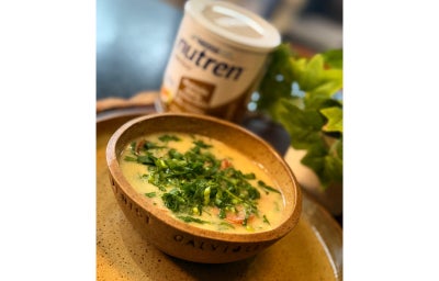 Receita de Caldo Verde com couve fina e NUTREN® Senior Sem Sabor