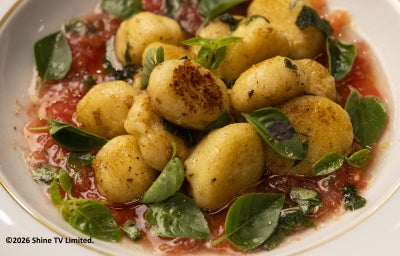 Nhoque de batata caseiro com manteiga, sálvia e molho de tomate fresco