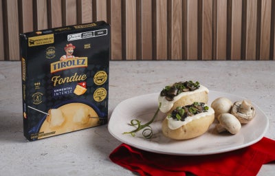 Batatas rústicas recheadas com fondue de emmental, cremosas, aromáticas e perfeitas para aquecer os dias frios.