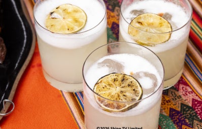 A receita de Pisco Sour é um drink clássico da coquetelaria peruana com equilíbrio entre acidez, dulçor e textura aerada