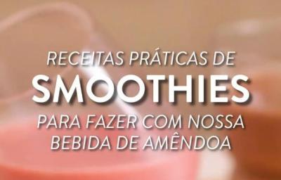 Foto da receita de smoothie de mirtilo com bebida vegetal nature's heart servida em duas porções em copos de vidro. A frente há um lettering escrito "receitas práticas de smoothies para fazer com nossa bebida de amêndoa"