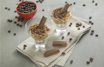 Tacinha-de-caramelo-salgado-com-kitkat-mocha-Receitas-NESTLÉ Tacinha-de-caramelo-salgado-com-kitkat-mocha-Receitas-NESTLÉ