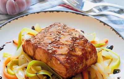 salmao-cama-legumes-caramelo-gengibre-receitas-nestle salmao-cama-legumes-caramelo-gengibre-receitas-nestle