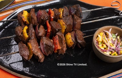 A receita de Anticuchos de Coração com Pimentões é uma preparação inspirada na culinária peruana com sabor intenso