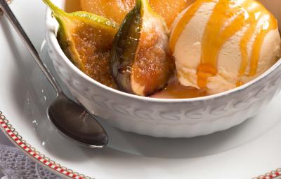 compota-quente-frutas-sorvete-creme-receitas-nestle