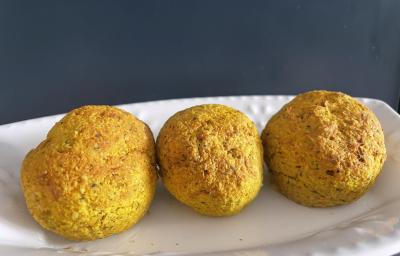 Imagem da receita de Bolinho de Abobora com Frango, em um prato branco Imagem da receita de Bolinho de Abobora com Frango, em um prato branco