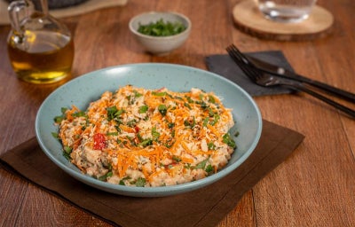 Salpicão de frango leve com cenoura ralada, maçã em cubos e creme de NUTREN Control