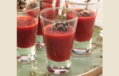 sopa-fria-beterraba-com-bolinhas-ricota-gergelim-receitas-nestle sopa-fria-beterraba-com-bolinhas-ricota-gergelim-receitas-nestle