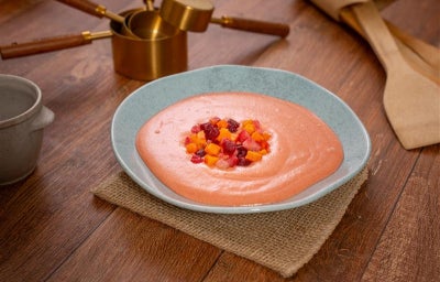 Sopa cremosa de legumes com NUTREN Control, nutritiva, leve e ideal para refeições reconfortantes.