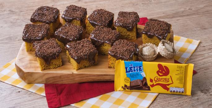 bolo de cenoura com cobertura de brigadeiro cremoso