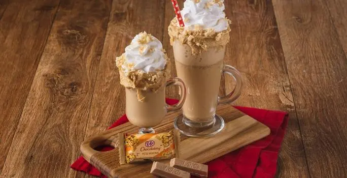 Cappuccino Cremoso de Amendoim com KitKat Pé-de-moleque