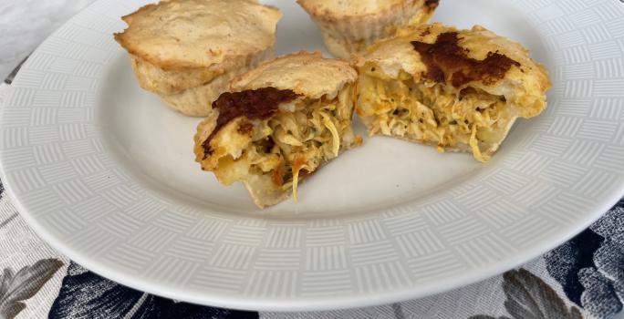 Imagem da receita de Torta de Mandioquinha e Carne Desfiada, em um prato branco