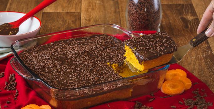 BOLO DE CENOURA COM BRIGADEIRO - RECEITAS QUE AMO 