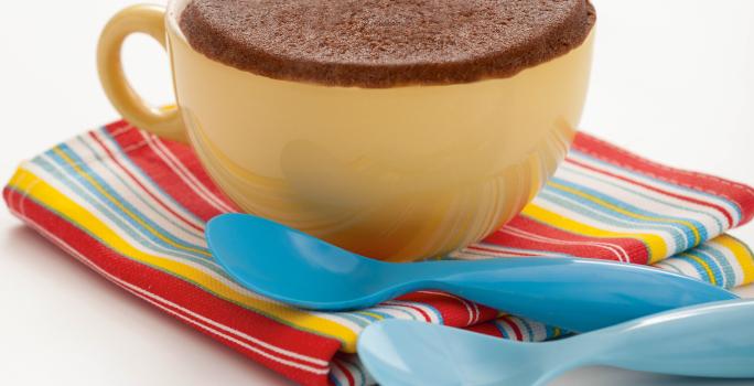 Bolo de Caneca de Chocolate Nescau | Receitas Nestlé