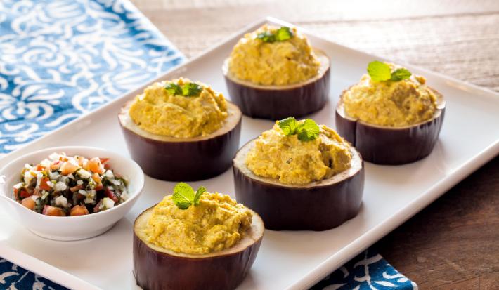 berinjela-recheada-servida-vinagrete-hortela-receitas-nestle