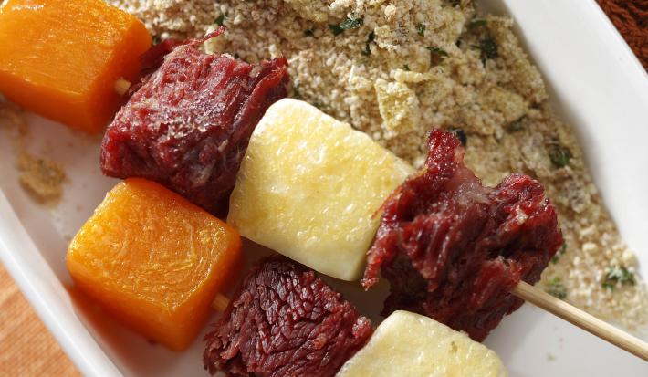 espetinho-brasileiro-com-farofa-receitas-nestle