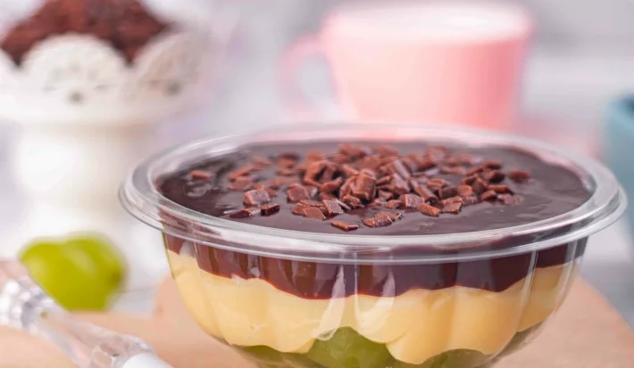 Surpresa de uva: sobremesa gelada com creme branco e ganache