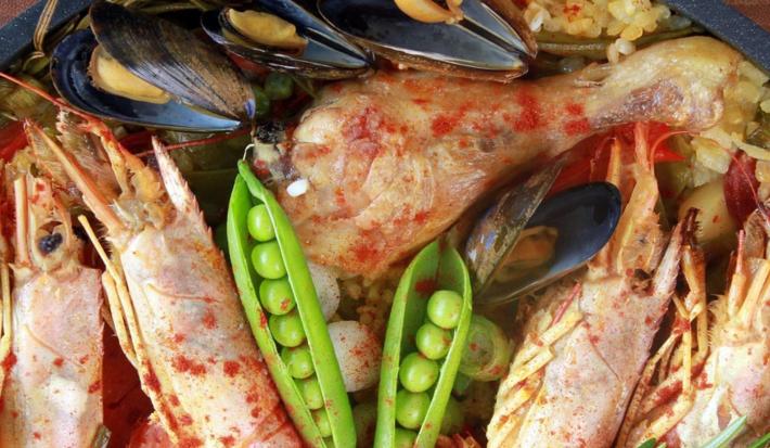 Paella de frango