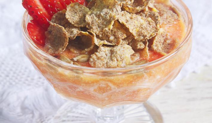 taca-mamao-morangos-iogurte-nesfit-receitas-nestle